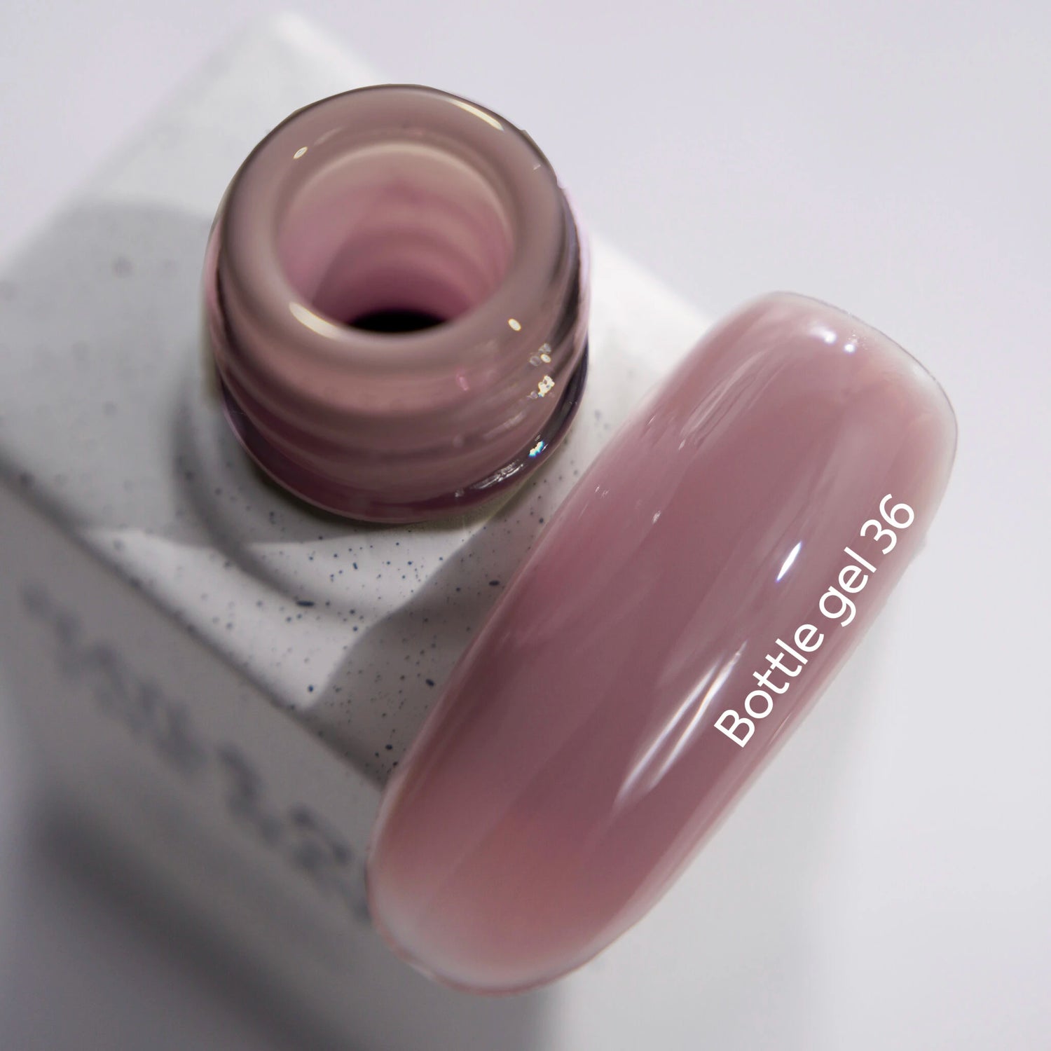 NAILSOFTHEDAY Bottle gel 36 – ультрапрочный самовыравнивающийся нюдовый гель с лиловым подтоном для укрепления ногтей, 10 мл