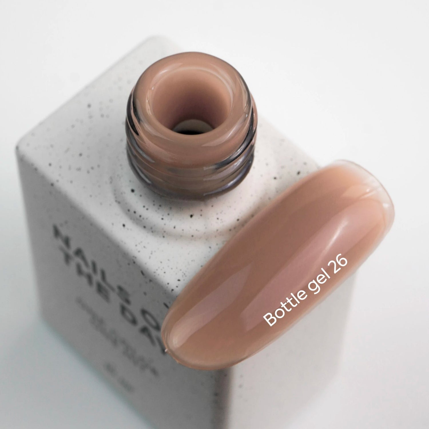NAILSOFTHEDAY Bottle gel 26 – ультрапрочный самовыравнивающийся тёплый бежевый гель для укрепления ногтей, 10 мл