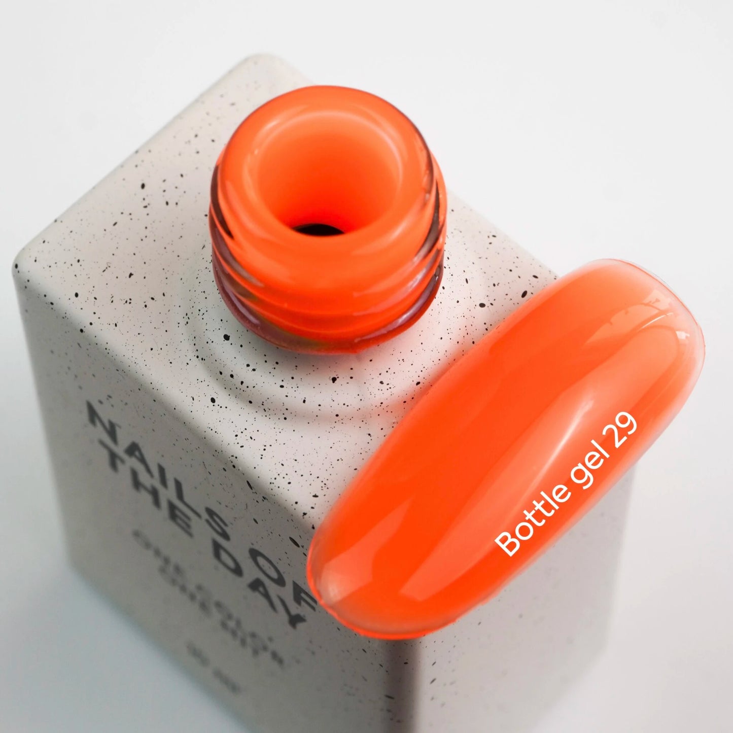 NAILSOFTHEDAY Bottle gel 29 – ultrastarker selbstnivellierender neon-oranger Gel für Nagelverstärkung, 10 ml