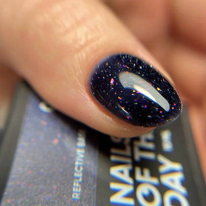 NAILSOFTHENIGHT Reflective Base 03 – Reflektierende Base mit Schimmer (lila und rosafarbene Glitzer), 10ml