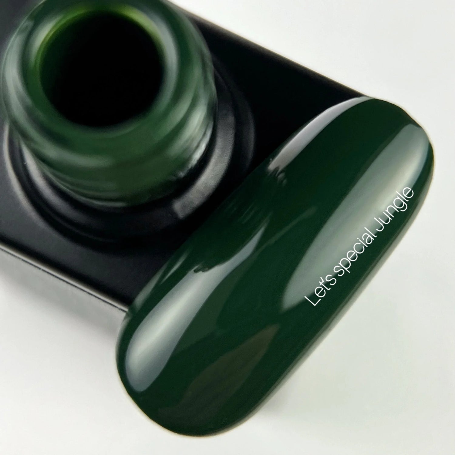 NAILSOFTHEDAY Let’s Special Jungle — Dunkelgrüner Gel-Lack für Nägel, 10ml