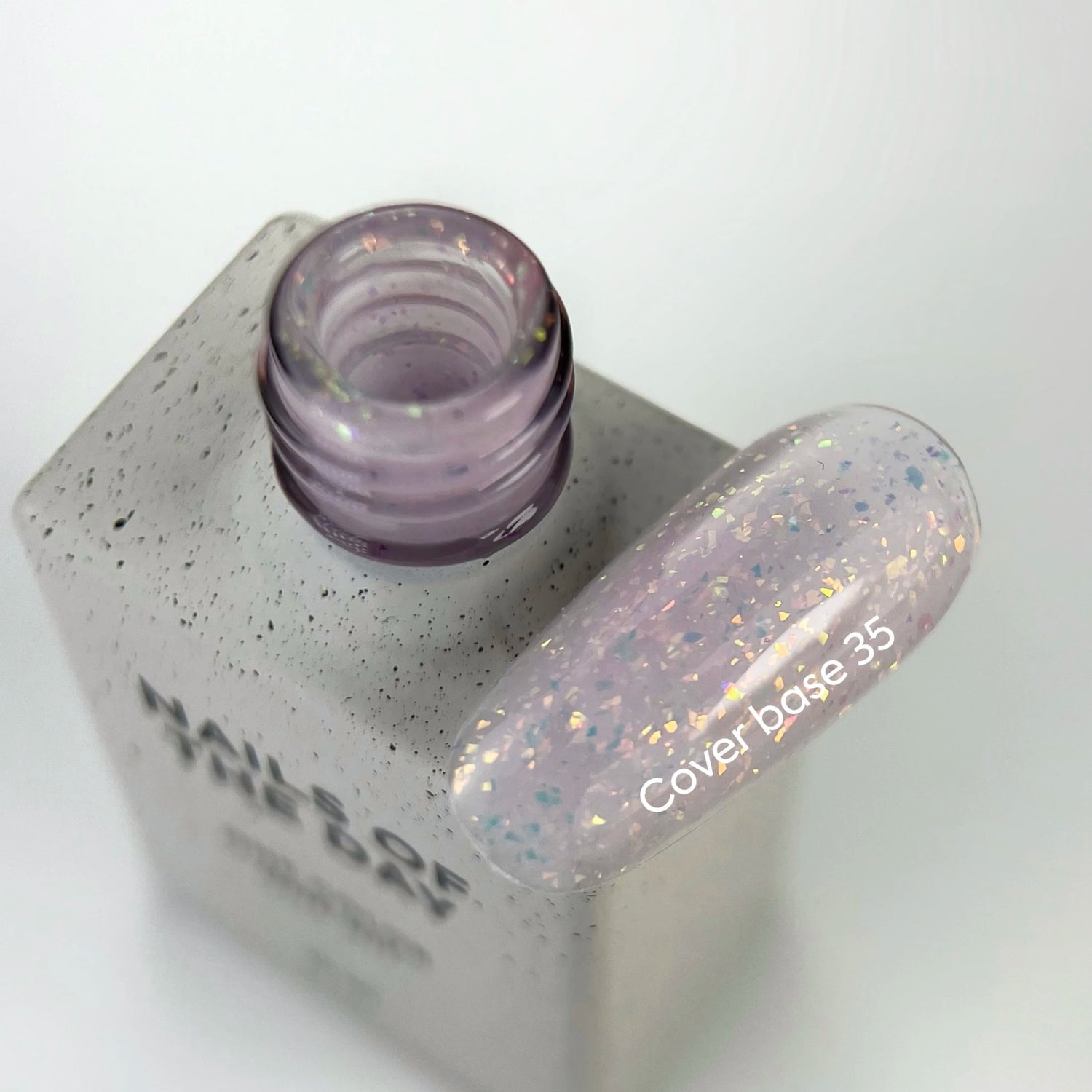 NAILSOFTHEDAY Cover Base 35 Potal – zartrosa Base mit holografischem Blattgold, 10 ml