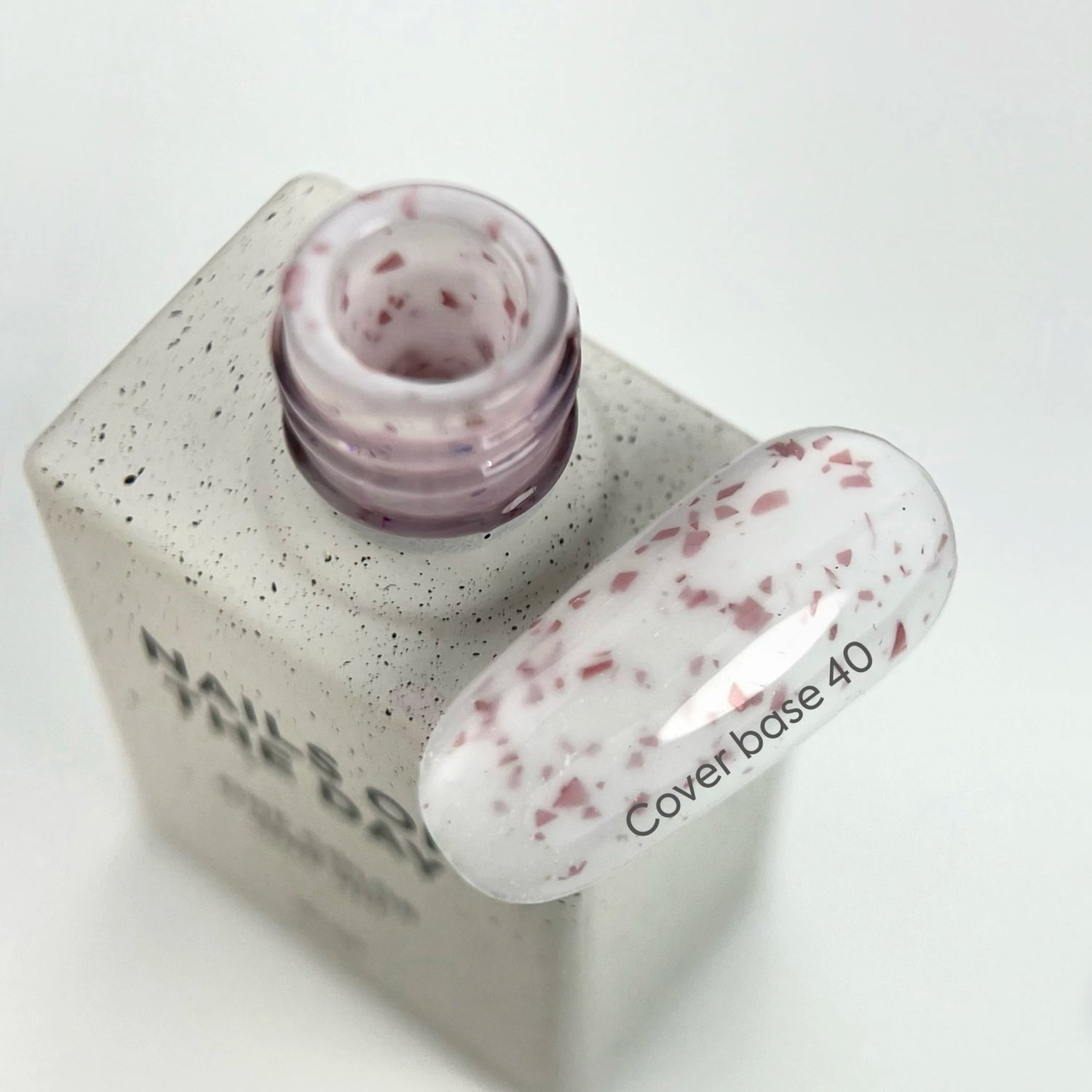 NAILSOFTHEDAY Cover Base 40 Potal – milchige Base mit rosa Blattgold, 10 ml