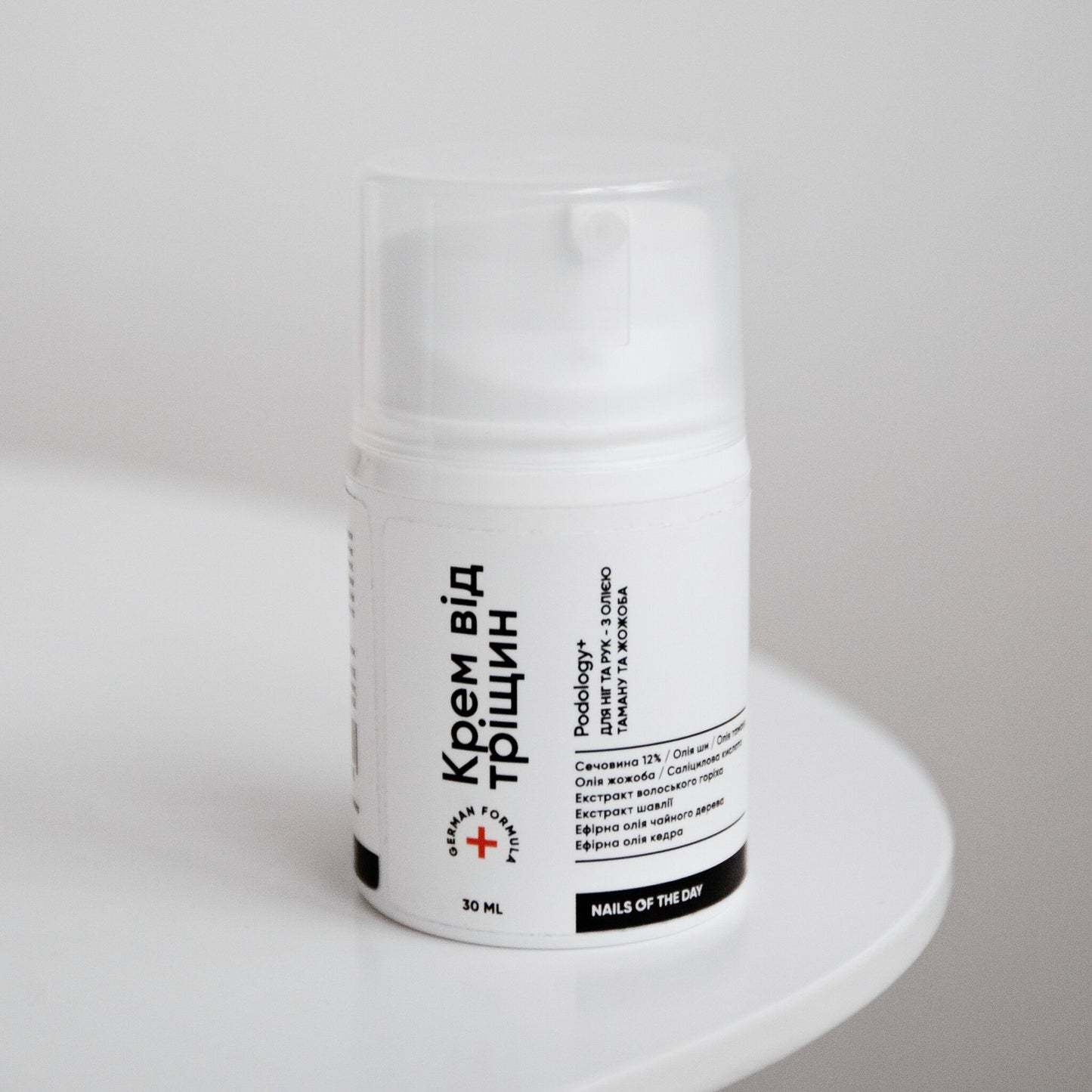 Nailsoftheday Podology+ Risscreme für Hände und Füße, 30 ml – Feuchtigkeit und Regeneration mit 12% Urea