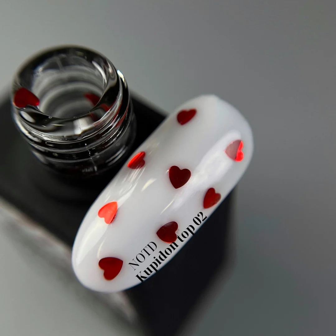 NAILSOFTHEDAY Kupidon Top 02 – zartes Finish mit eleganten bordeauxfarbenen Herzchen, ohne Dispersionsschicht, 10ml