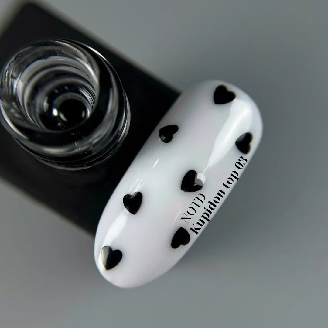 NAILSOFTHEDAY Kupidon Top 03 – zartes Finish mit tiefschwarzen Herzchen, ohne Dispersionsschicht, 10ml