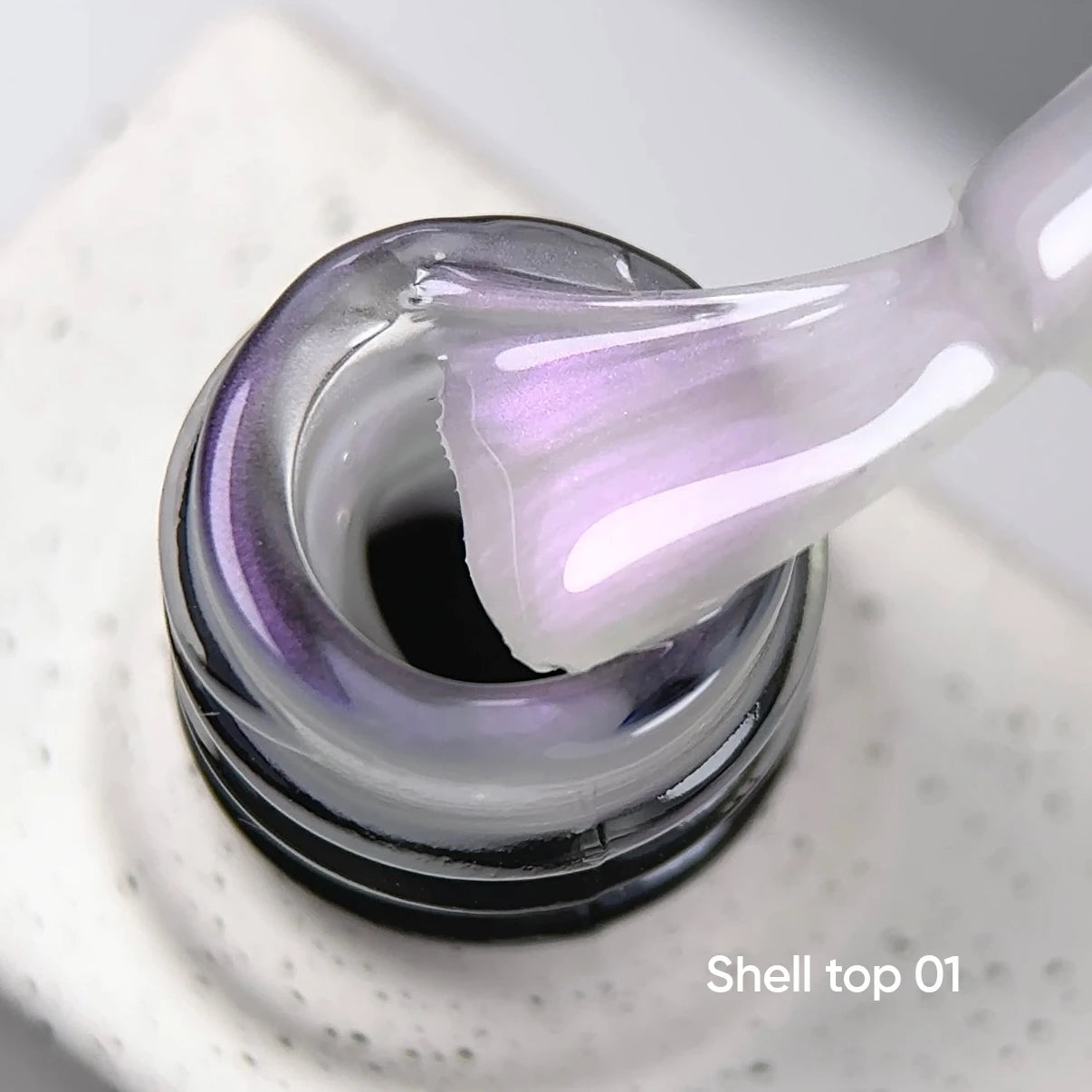 NAILSOFTHENIGHT Shell Top 01 – Perlmutt-Top mit lila Einreibe-Effekt ohne Schwitzschicht, 10ml